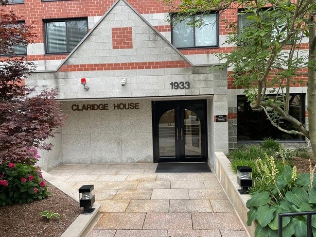 Building Photo - 1933 Commonwealth Ave Unit 411