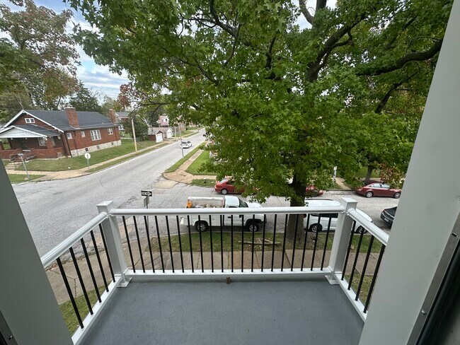 Balcony - 1058 Veronica Ave Unit 1