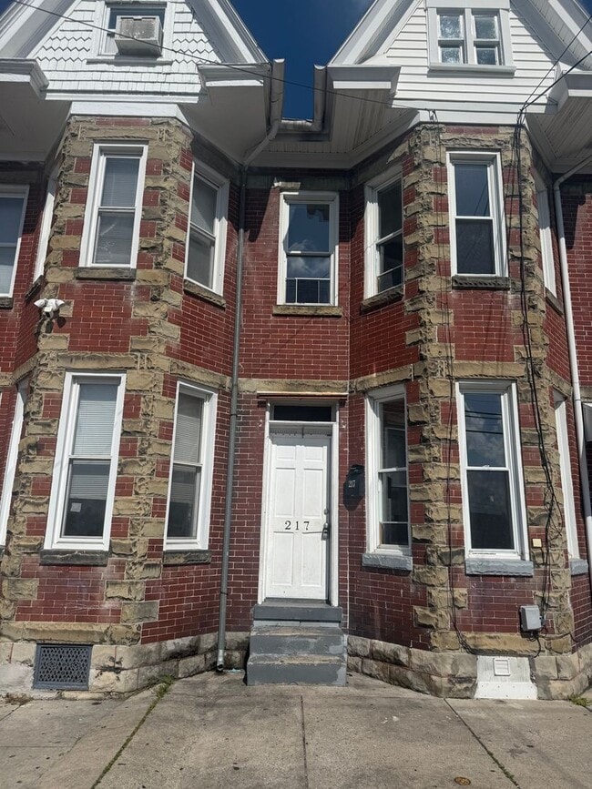 Building Photo - Duplex located on Winter Street in Hagerstown