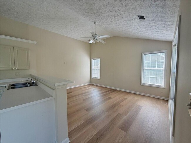 Photo - 902 Conners Cove NW