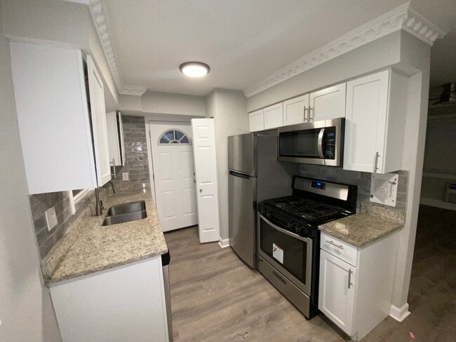 Building Photo - 1324 W Sherwin Ave Unit 1B