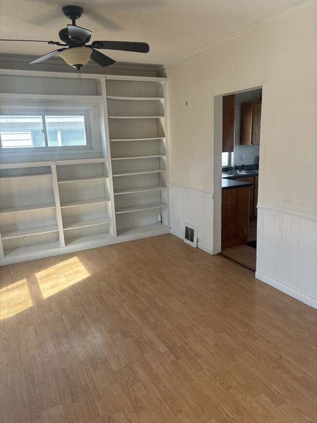 Photo - 303 W 12th St