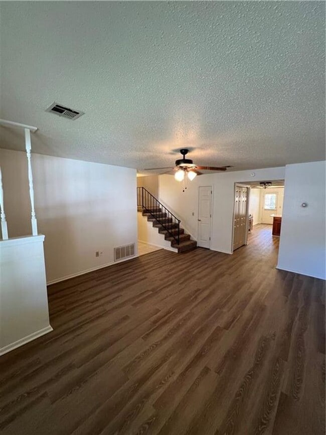 320 S 11th Pl