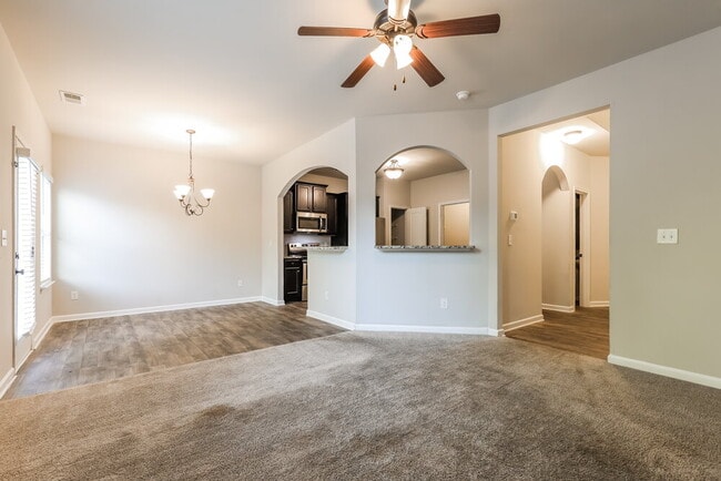 Photo - 285 Magnaview Dr