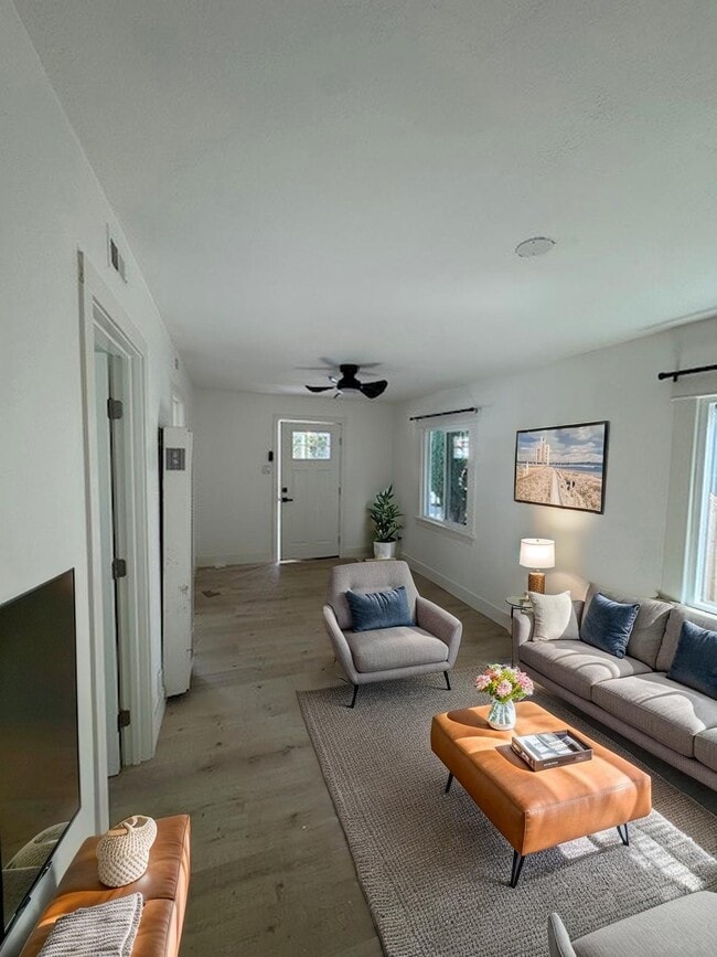 Photo - 605 N Claudina St