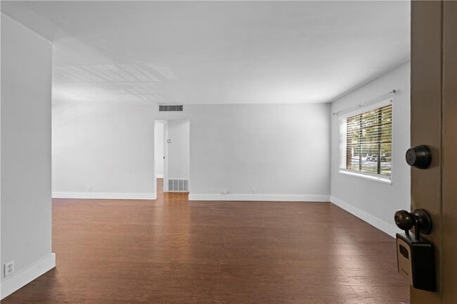 Photo - 1370 Chalmette Dr NE Unidad 2