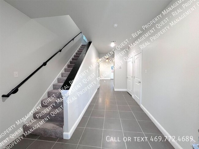 Photo - 102 Robbins St Unidad C