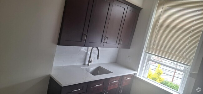 Building Photo - 71-25-71-68 68th St Unit 2 Rental