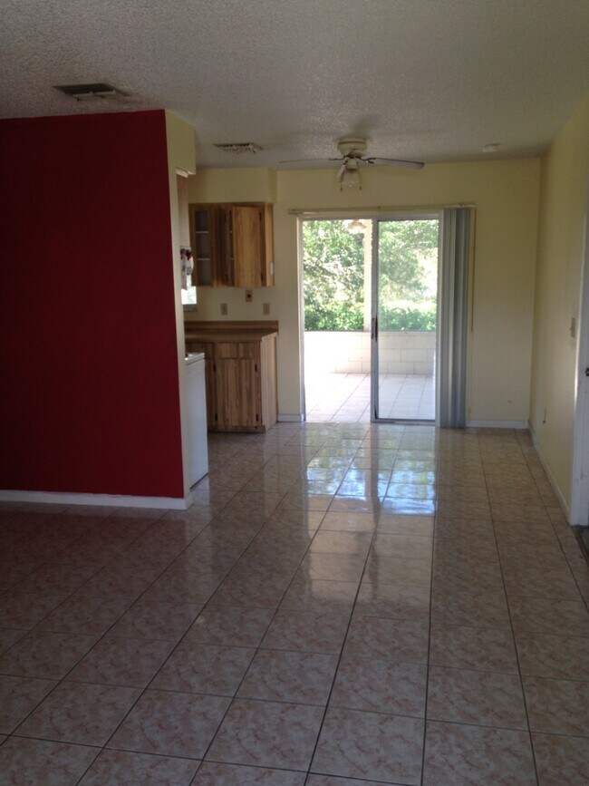 394 Champlain Dr