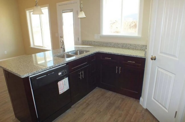 Photo - Charming 3 Bedroom Townhome with 2.5 Baths & 2 Car Garage in Cedar City, Utah!