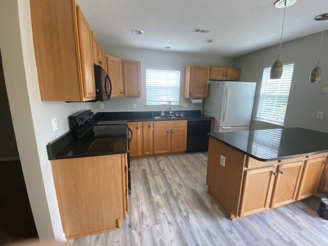 Photo - 96 Tannenbaum Cir