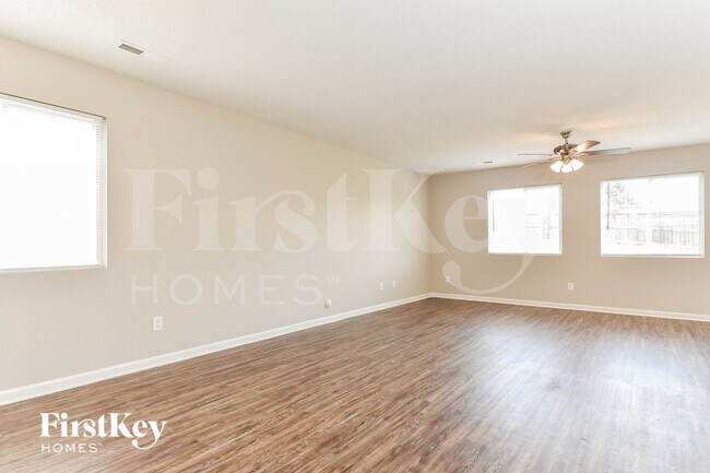 Photo - 800 Stockport Way