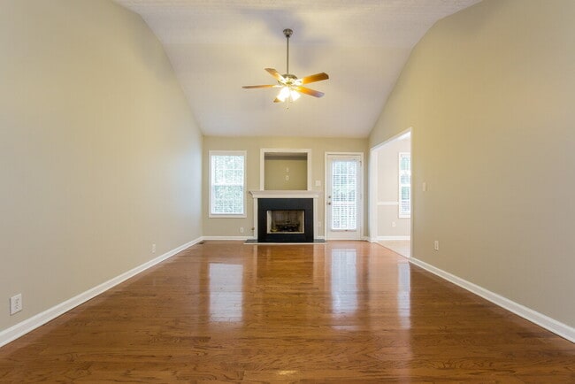 Photo - 335 Shadowbrooke Cir SW