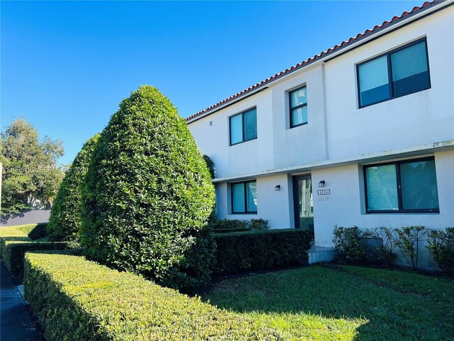 Building Photo - 4203 SW 15th St Unit 2