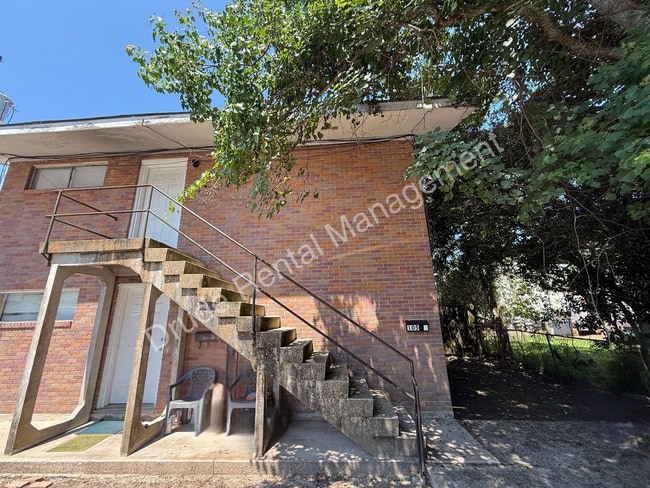 Building Photo - 105 N Ruland St Unit B