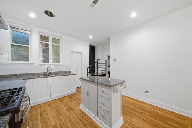 Photo - 1925 W Armitage Ave Unit 1F