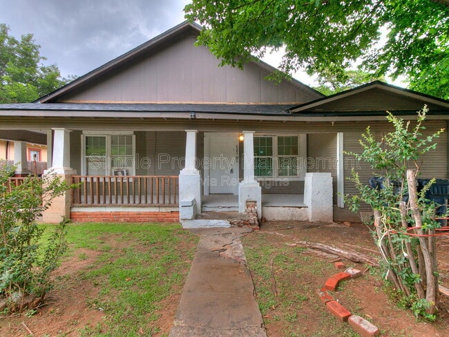 Building Photo - 2301 SW 24th St
