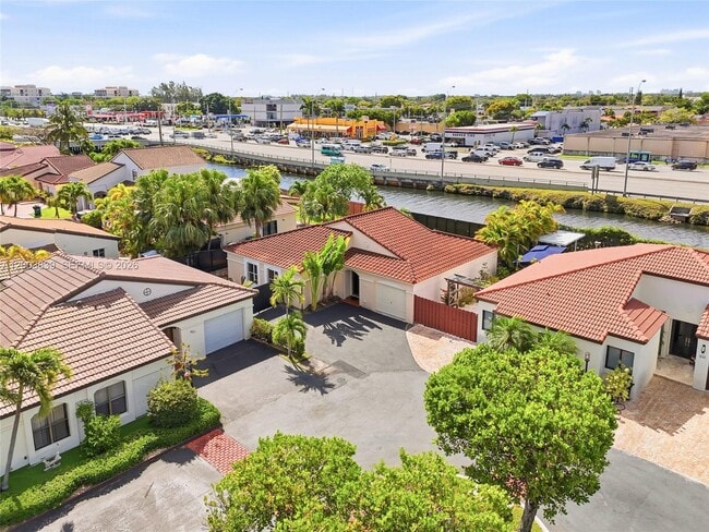 Building Photo - 631 SW 88th Ct