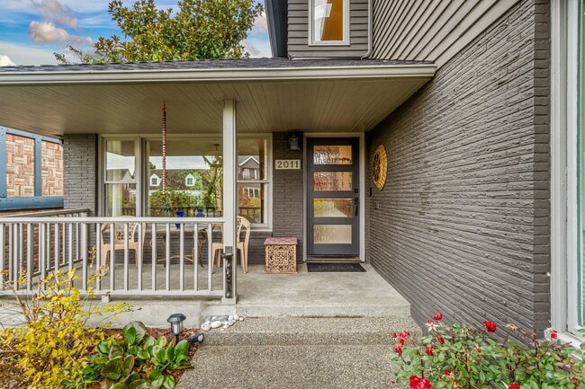 Photo - 5 Bedroom 4 Bathroom Magnolia Home w/ Views!