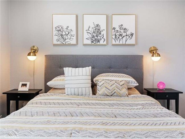 Photo - 14405 Cerise Ave Unidad 29