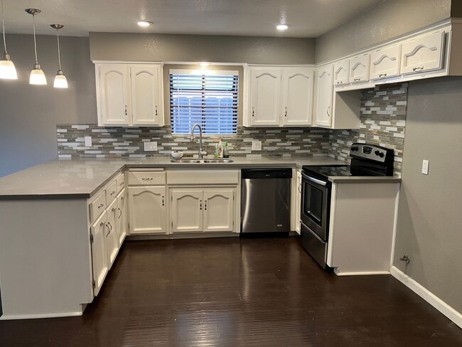 Photo - 809 Lindsay Dr