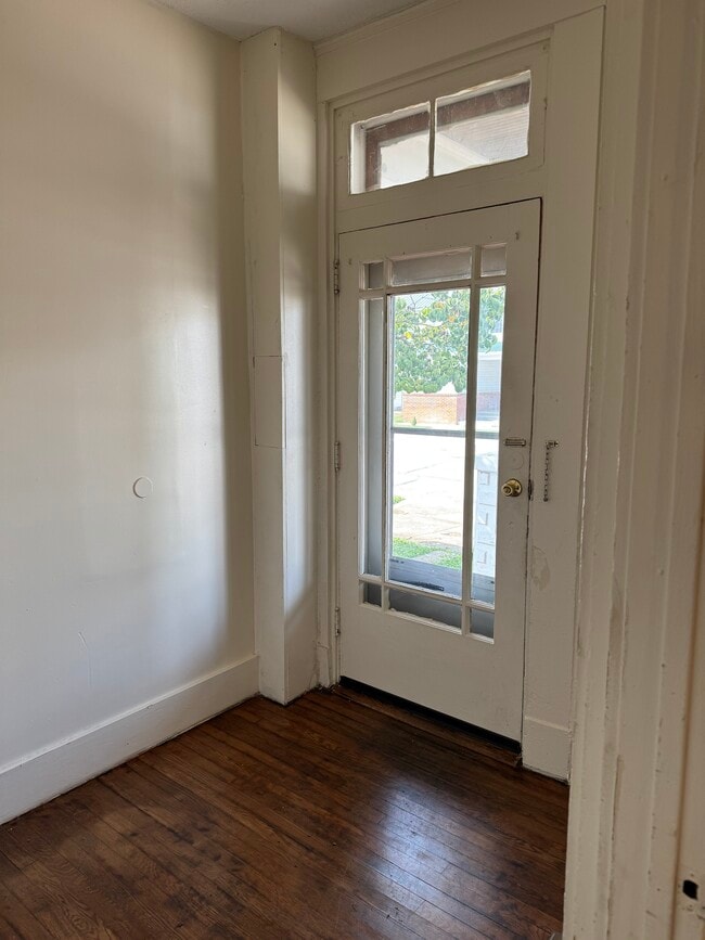 Entry - 414 E 2nd St Unit 1