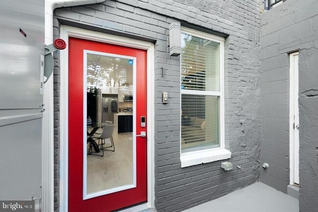 Building Photo - 525 Kennedy St NW Unit 1
