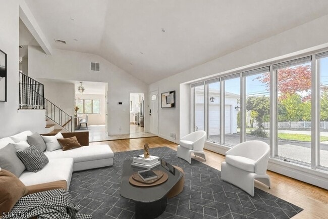 Photo - 32 Brantwood Pl