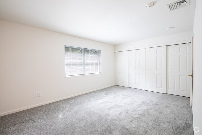 2 BR, 2.5 BA - 1,195 SQFT