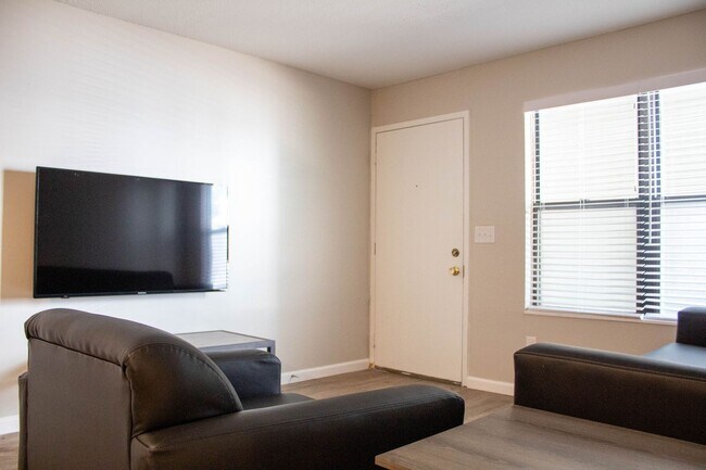 Photo - 903 S Locust