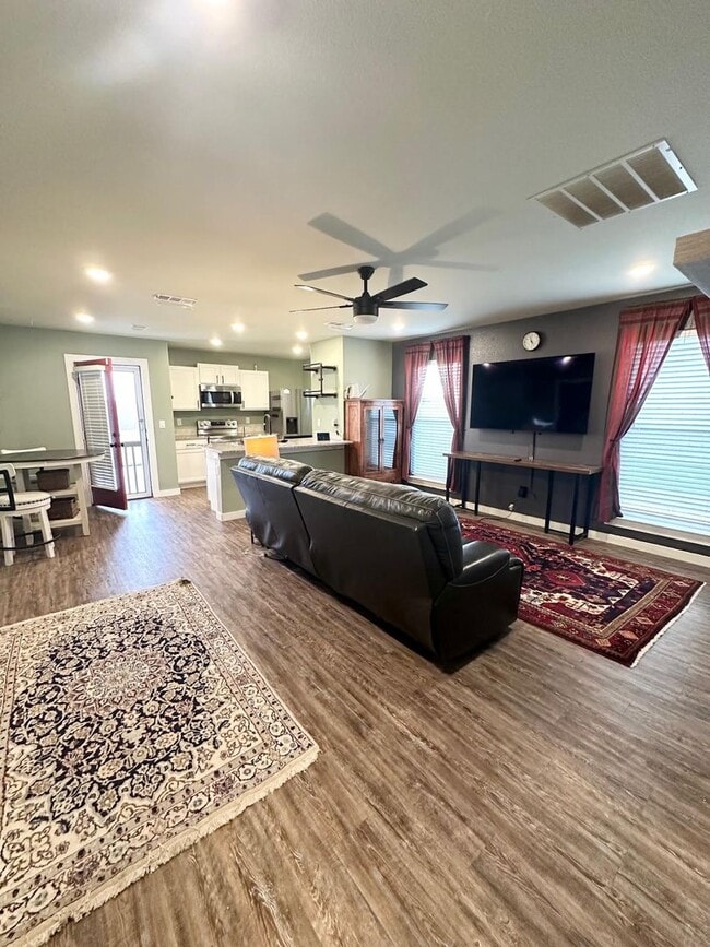 Photo - 2 Bed 2 Bath House Furnished!