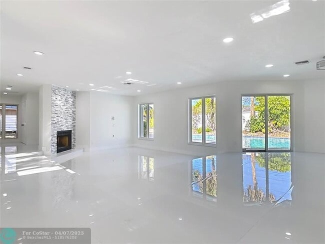 Photo - 1200 Poitras Dr