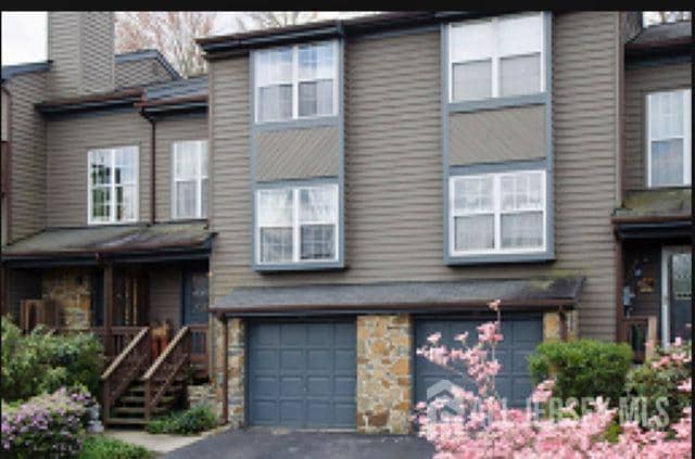 Photo - 42 Chicopee Dr