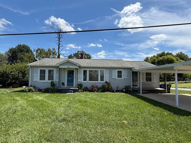 Building Photo - Charming 1950s 3 bed /2 bath Bungalow on S... Rental