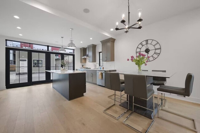 Photo - 994 N 6th St Unit ID1265652P