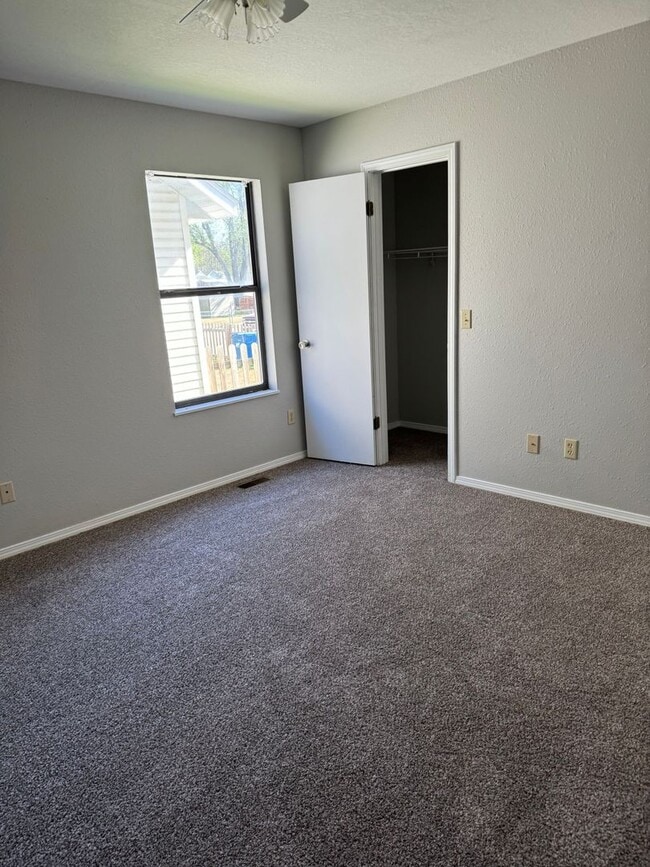 1005 E Division St Unit D