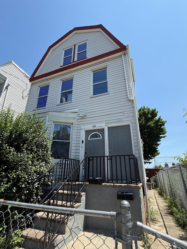 Building Photo - 410 Chadwick Ave Unit 2