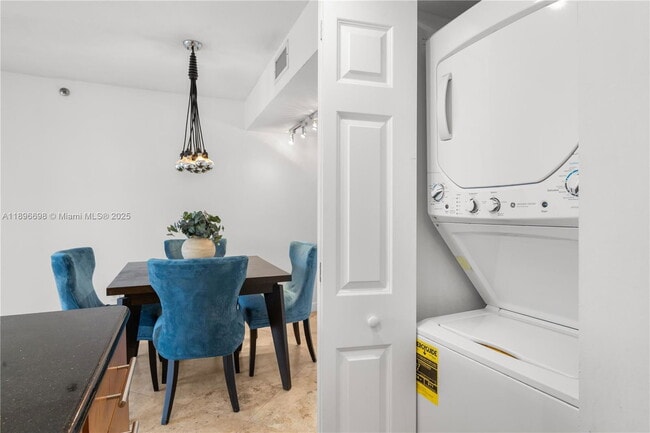 Photo - 1621 Bay Rd Unidad 906