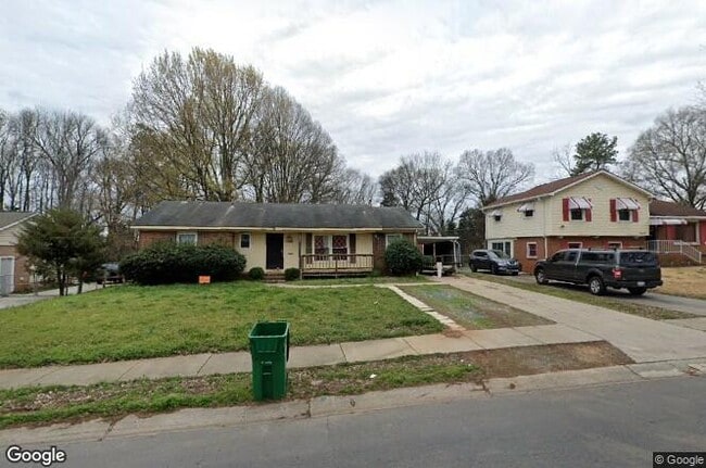 Building Photo - 2801 Dalecrest Dr