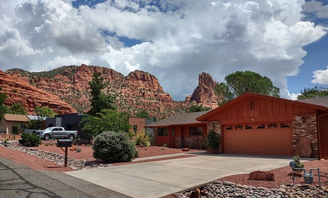 HOUSE - SEDONA - VILLAGE OF OAK CREEK - HOUSE - SEDONA - VILLAGE OF OAK CREEK