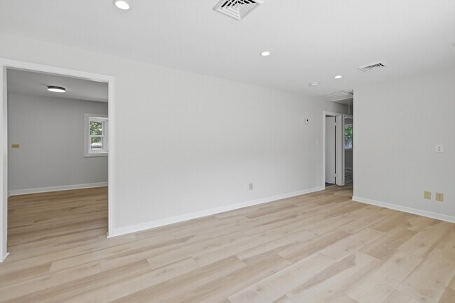 Photo - 154 Maple St