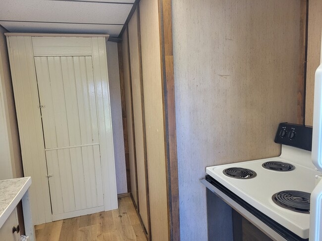 Photo - 204 E Broadway Ave