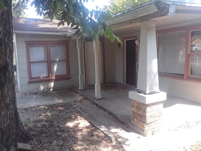 Photo - 2312 Ross Ave Unit A