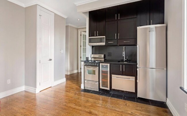 Photo - East 13th Street Unidad 025