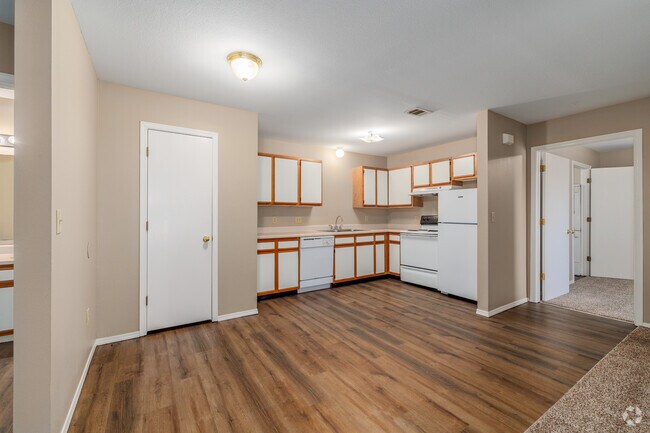 2BR, 2BA - 925SF - Dining Room