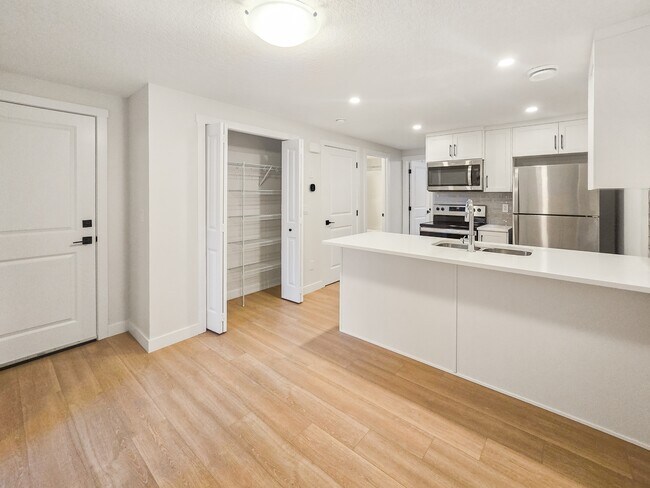 Photo - 102 Silverton Glen Gate SW