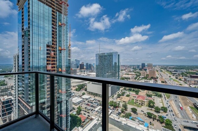 Building Photo - 84 East Ave Unit 3002
