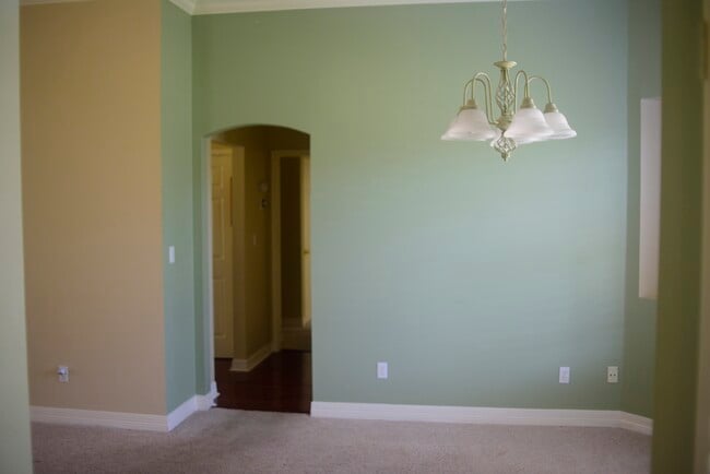 Photo - 122 Palisade Ln