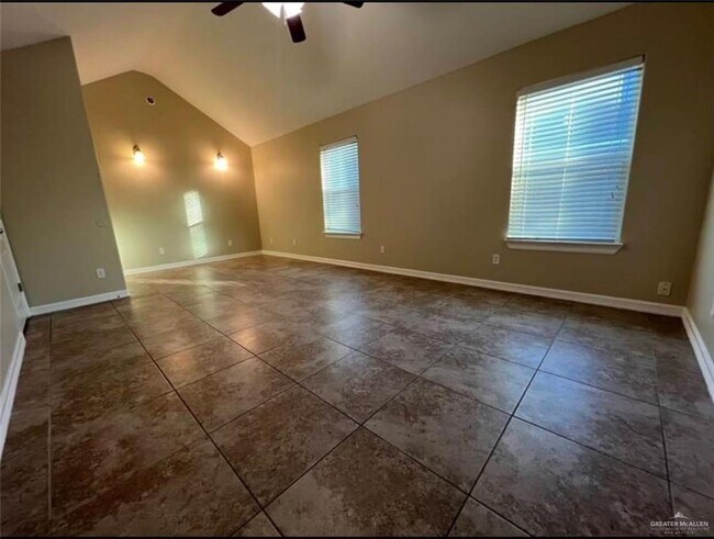 Photo - 13 Dalobo Blvd