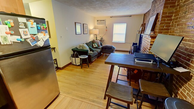 Building Photo - 267 Main St Unit 3A